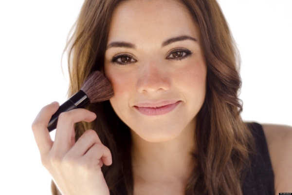 štetce na líčka-líčka-ženy-tváre
