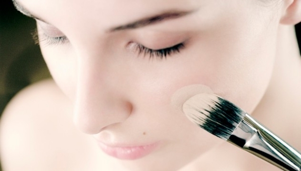 líčka-primer-jasná-tvár-správne-líčenie