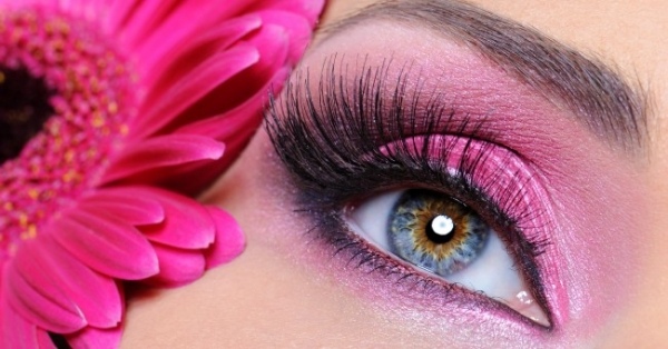 krásny-make-up-ružový-ženy-oko-kvet