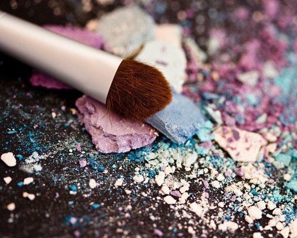 make-up-paint-brush-pink-blue-white