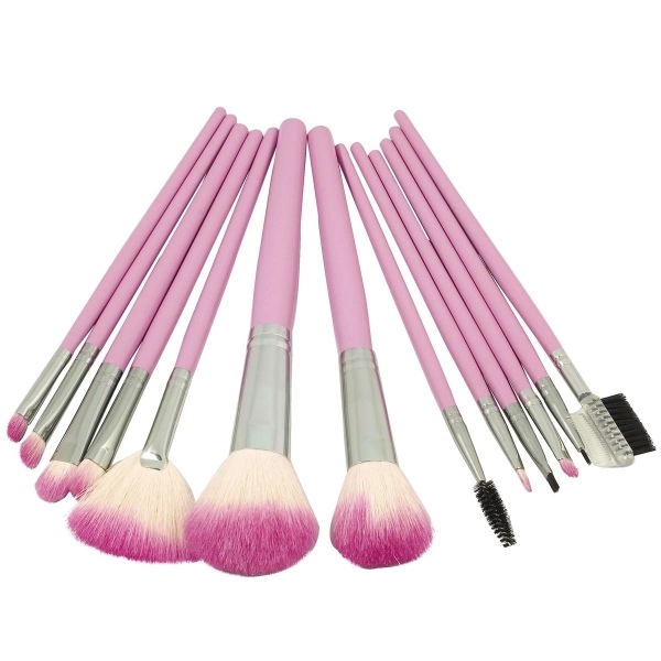 sada ružových štetcov na správne líčenie