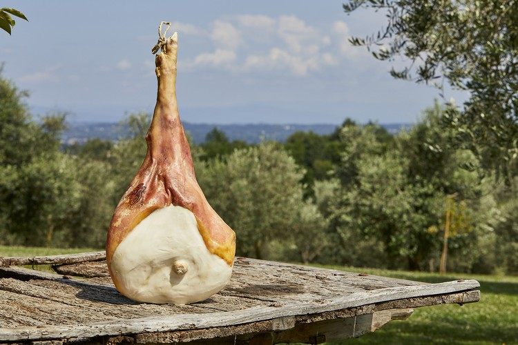 Surová šunka prosciutto od výrobcu regiónu San Daniele preslávila vysokú kvalitu