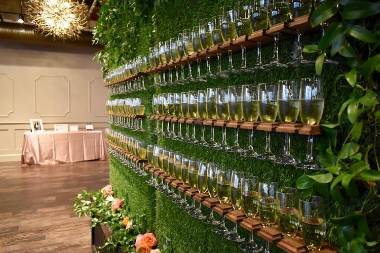 Vnútri svadobná stena