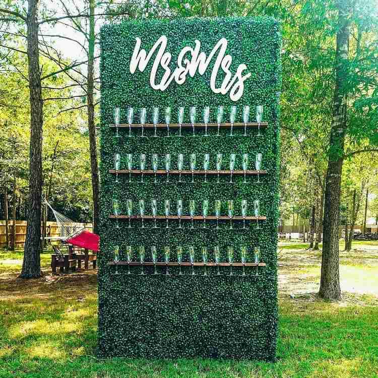 Pán a pani Champagne Wall vyrobený z umelého buxusu