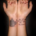 prosty tatuaż na nadgarstku - zdjęcie gotowego tatuażu 02092016 4251 tatufoto.ru