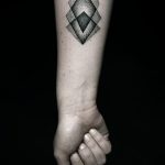 prosty tatuaż na przedramieniu - zdjęcie gotowego tatuażu 02092016 8294 tatufoto.ru