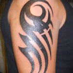 proste tatuaże na ramionach - przykład zdjęcia gotowego tatuażu 02092016 13307 tatufoto.ru