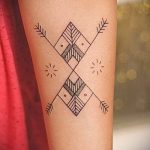 prosty tatuaż czarno-biały - zdjęcie gotowego tatuażu 02092016 7365 tatufoto.ru