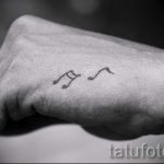 einfache Tätowierung auf der Hand - ein Foto des fertigen Tätowierung 02092016 1011 tatufoto.ru