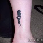 prosty, tatouage sur la jambe - une photo du tatouage fini 02092016 1105 tatufoto.ru