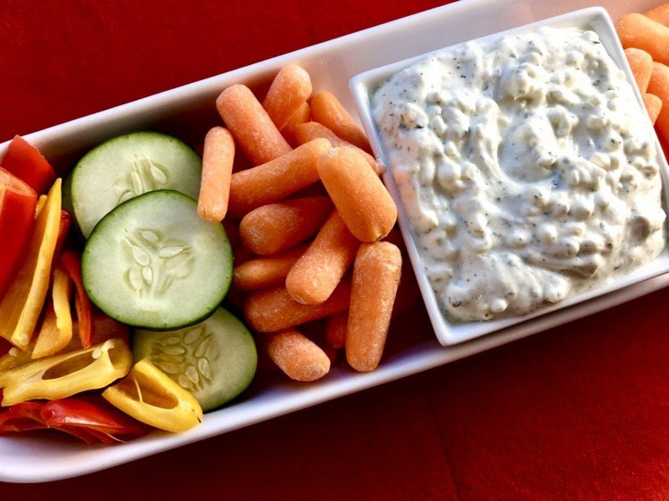 nízkotučné tvarohové recepty-dip-zeleninové tyčinky