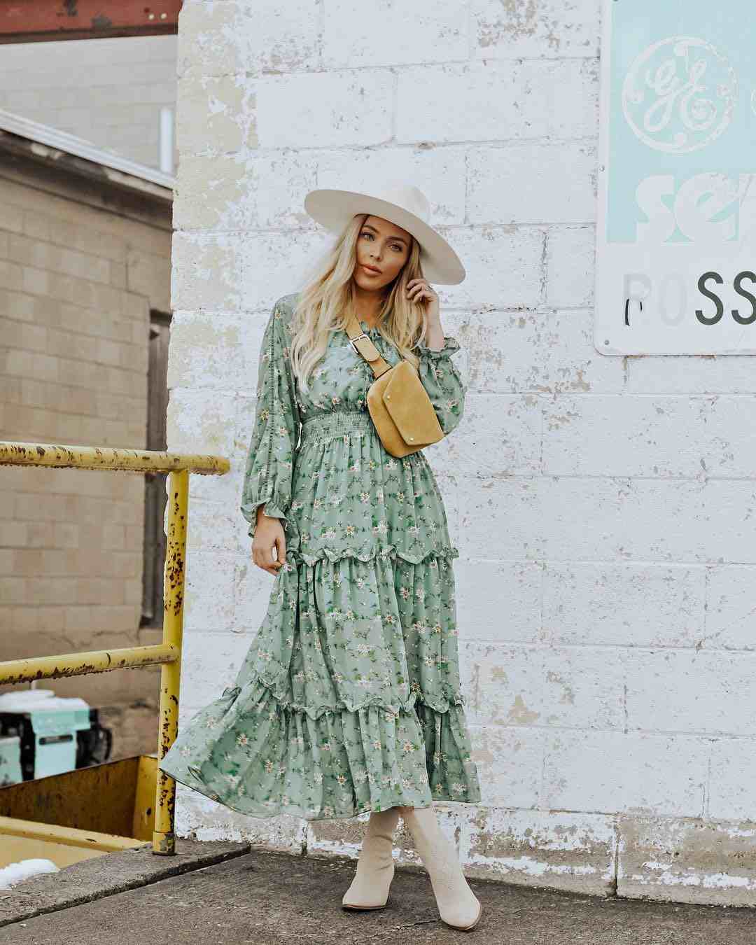 Prairie šaty kombinovať módne trendy doplnky dámske klobúky kovbojské topánky jeseň oblečenie nápady