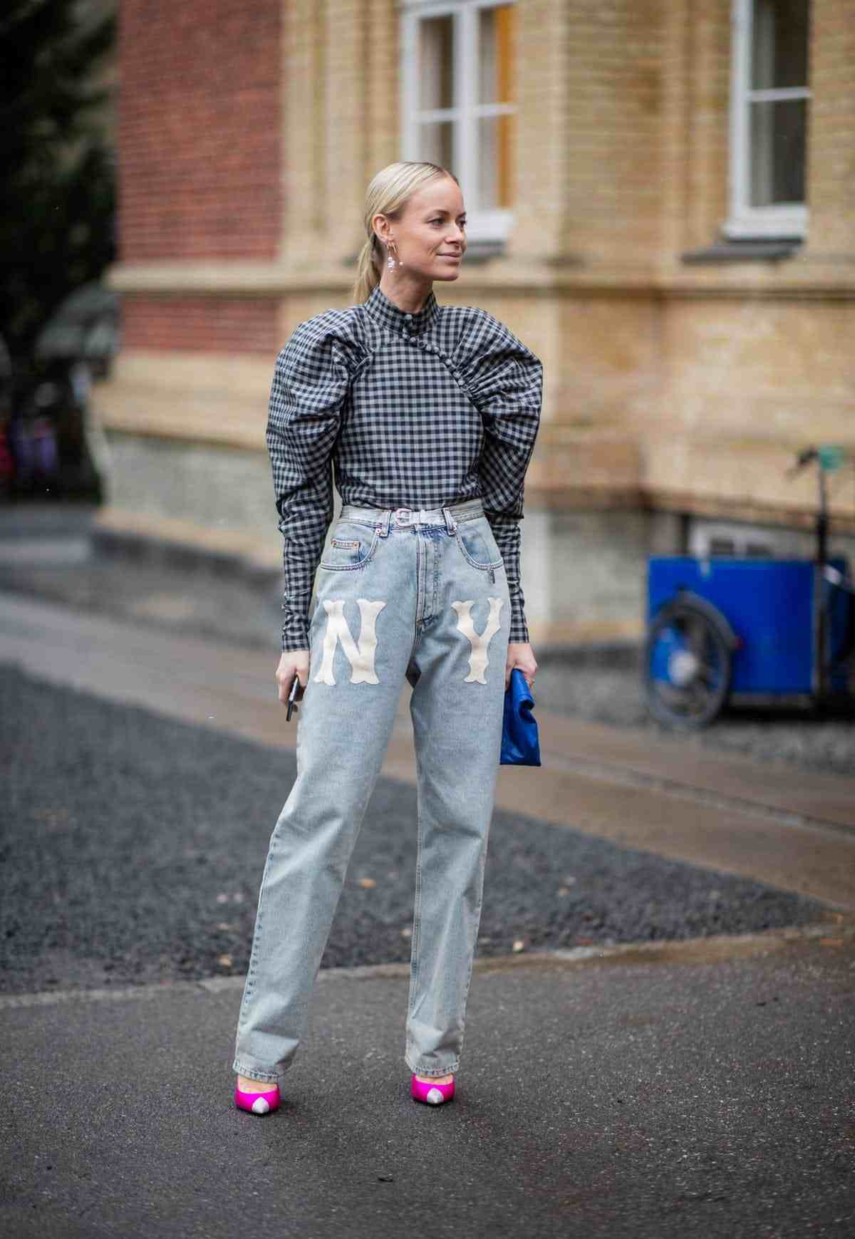 Tričko Puff rukávy Kombinovať Džínsy mama Ružové vysoké podpätky Neónové farby Letné oblečenie