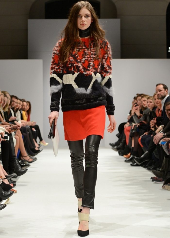 Zimný módny sveter farebný vzor Rock La La Berlin