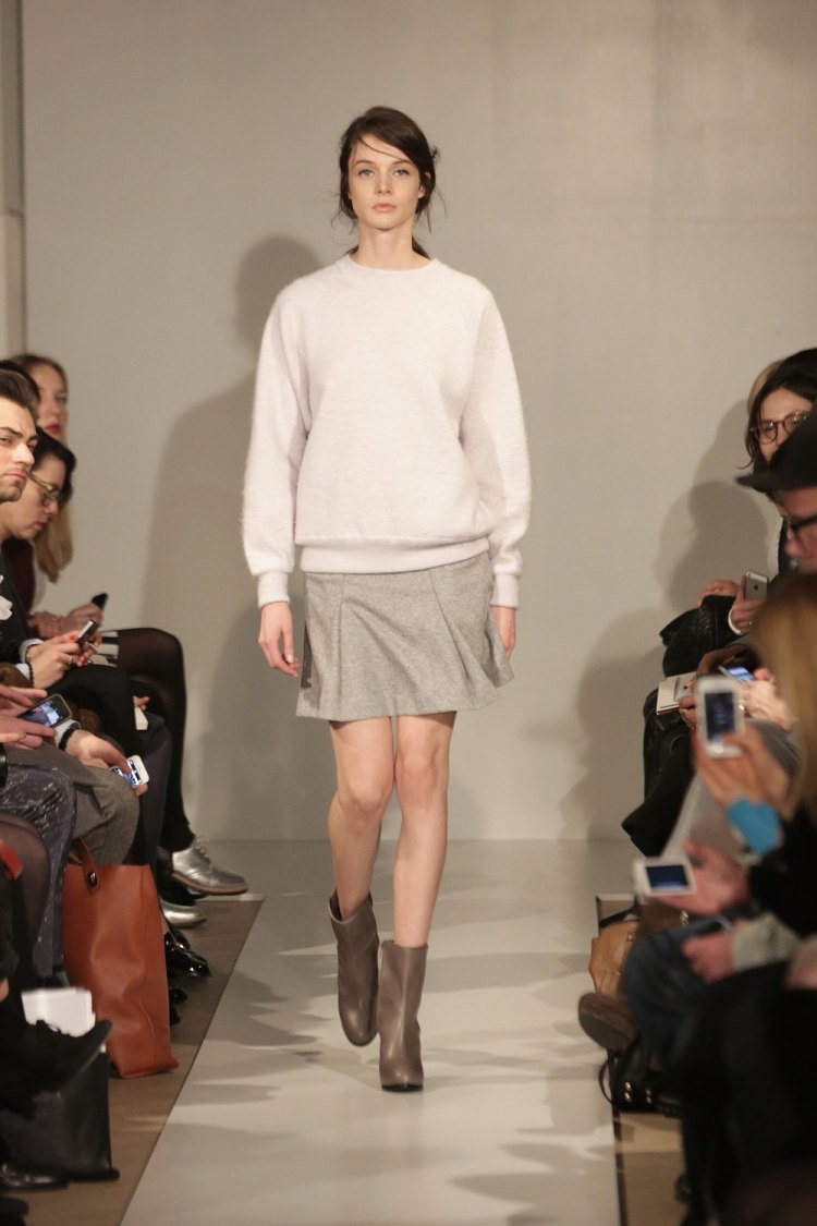 Ďalší sveter v krémovej farbe od Filipa K filippa k švédsky štítok sveter