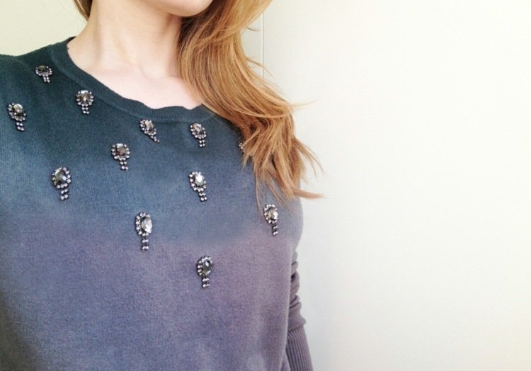 Upresnite svetre s kamienkami - skvelý nápad Svetre-ozdobiť-kamienky-dekorácie-nápady