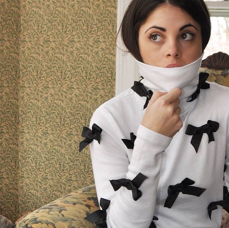 Jednoduchý sveter ozdobte mašličkami Svetre-ozdobte-mašle-ozdobte-remeselné nápady