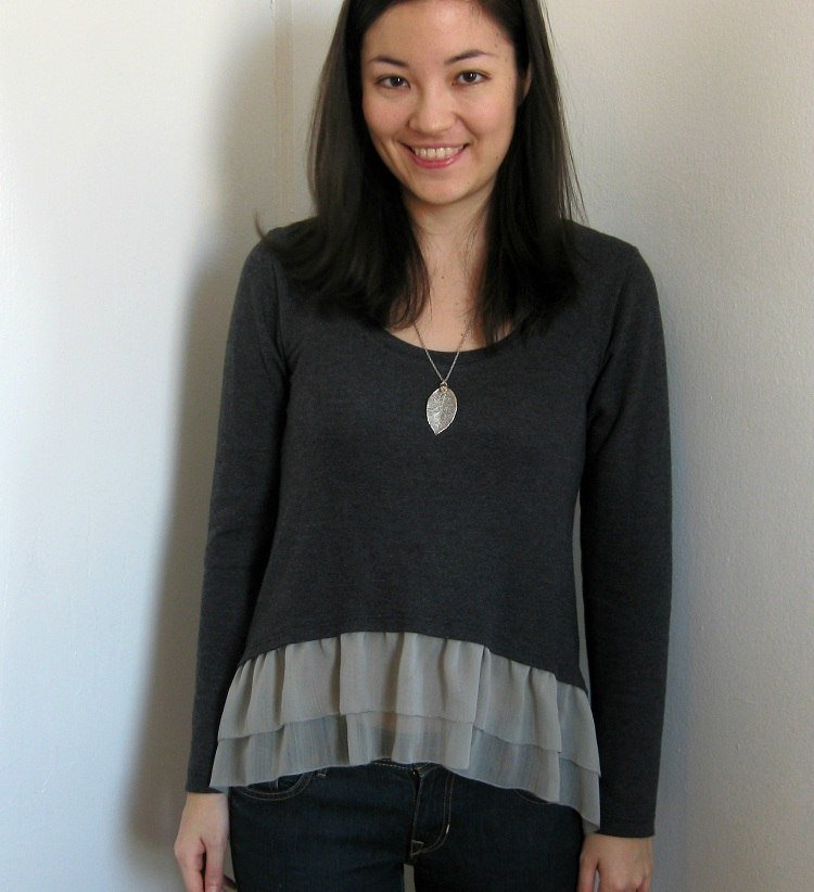 Sveter ozdobený volánmi zo saténu Sveter-ozdobne-strapce-volánky-hodváb-ušiť