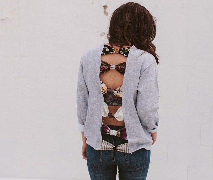 Svetrík s mašličkami na chrbte Sveter-ozdoba-strih-bez chrbta