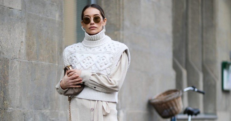 Skombinujte biele outfity k zimnému tielku