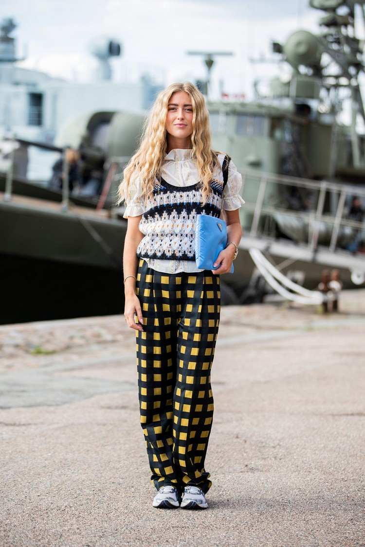 Štýlové kárované nohavice Módne trendy na jeseň zima 2020 kombinujú svetre