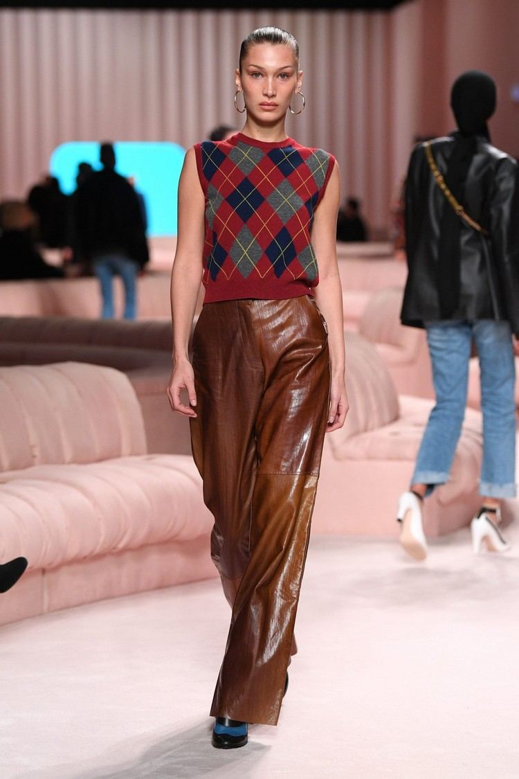 Kombinéza sveteru Lederhose na jeseň 2020