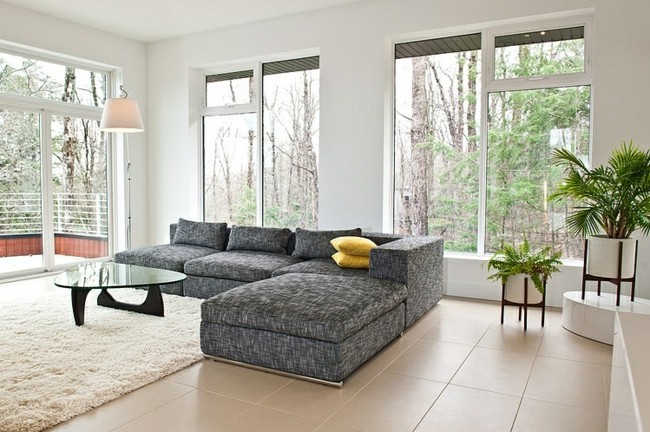 Chlpatý lesný dom zo skleneného koberca