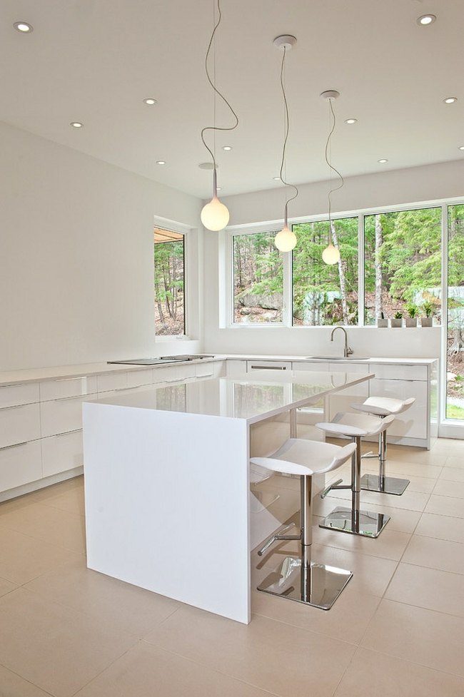 Stolové kamenné dlaždice biele stoličky