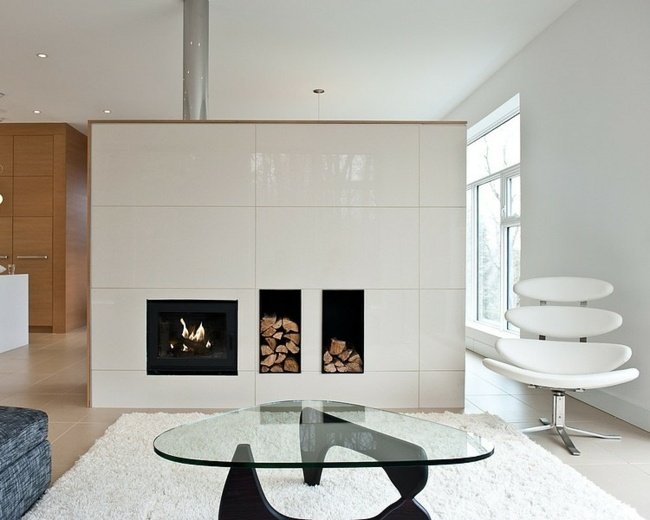 Obývacia časť domu s krbom