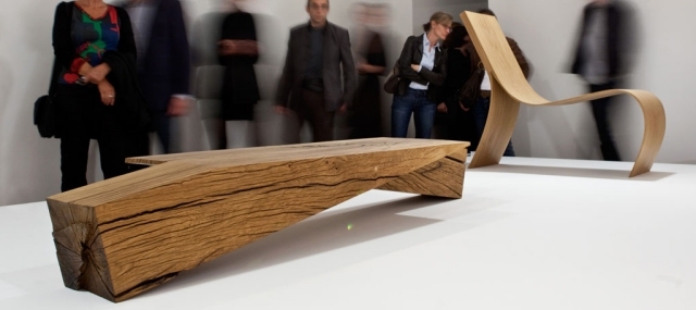 Dizajnový nábytok z dreva Neobyčajné dizajnové kúsky z lavice a designovej stoličky z masívu Dizajnový nábytok z masívu