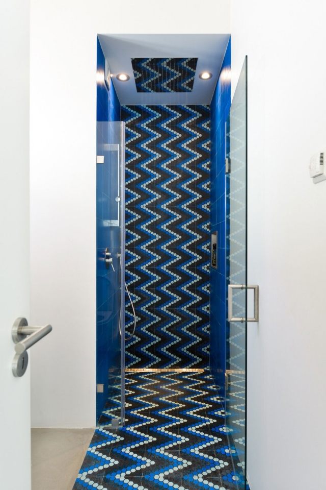 sprchovací kút-mozaika-dekoratívne-položené-moderný dom-portugal
