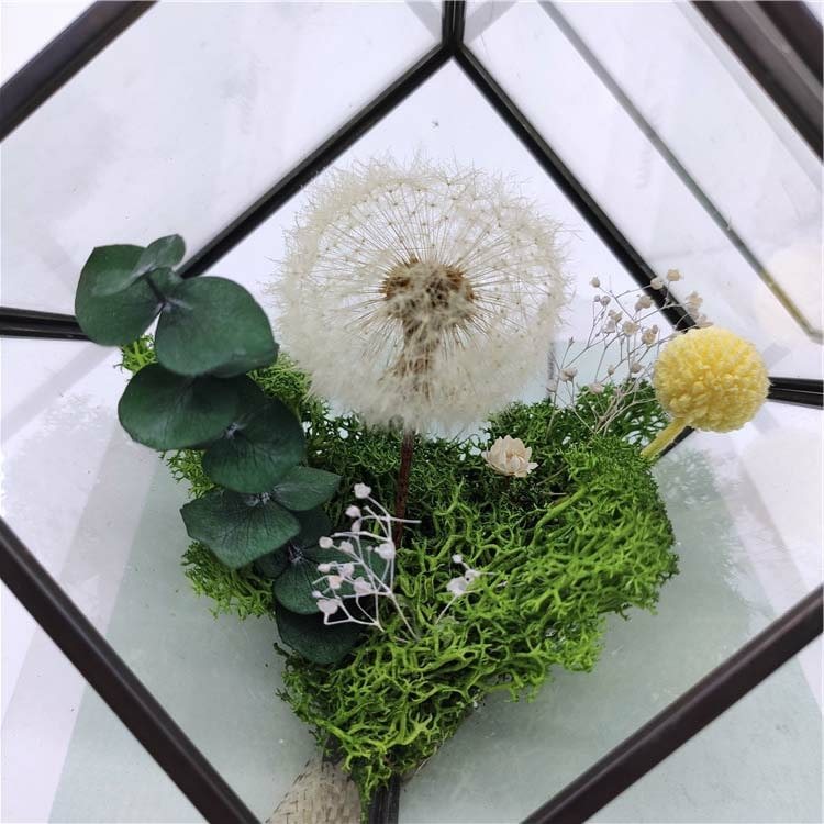 V ateráriu navrhnite aranžmán s púpavami a machom