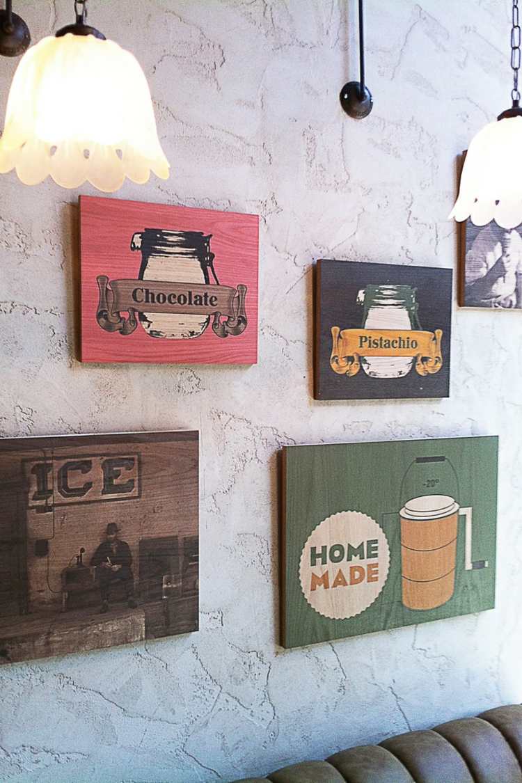omietka na steny kaviareň interiér biele retro lampy