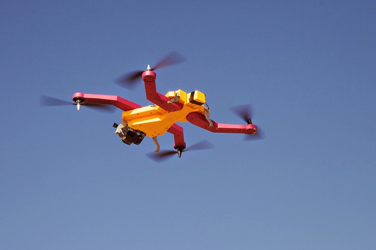 Dron Airdog vyzbieral v sieti Kickstarter viac ako 1,3 milióna eur Fotoaparát Quadcopter nad filmom fotografií vo vysokom rozlíšení