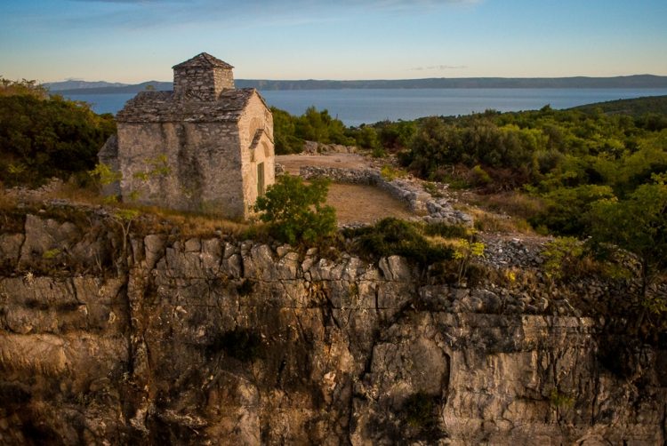 Fotografujte s dronom krajinu a obrázky vo vysokom rozlíšení Fotografie z fotoaparátu Quadcopter robia modernú fotografiu