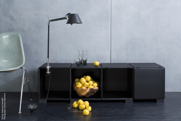 Qubing príborník z modulárneho policového systému