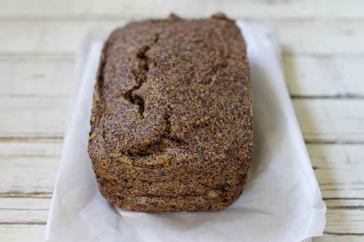 Chia semienka quinoa chleba upečte bez droždia