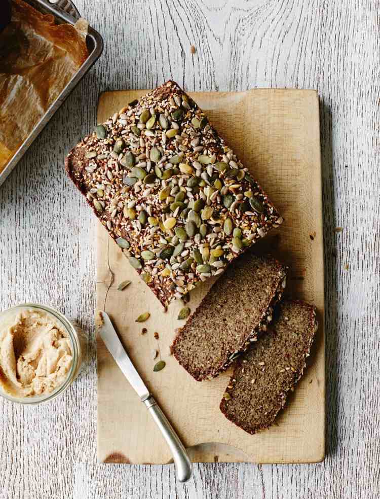 chlieb-raňajky-quinoa-chia-tekvicové semienka