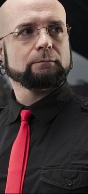 2019.06.18. №036 - tetováló mester férfi