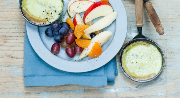 Raclette-ingrediencie-ovocie-ovocie-hrozno-niva-jablko-mandarínky