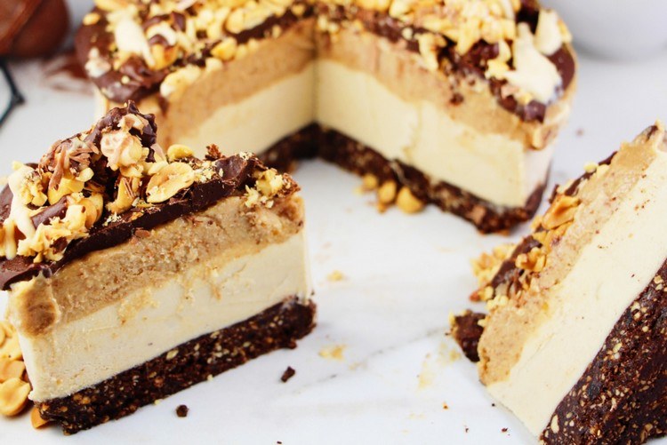 Bezlepkový nápad na recept na koláč Snickers snickers-torte-vegánske-bezlepkové-pripravujúce-zdravé-recepty-vegánske