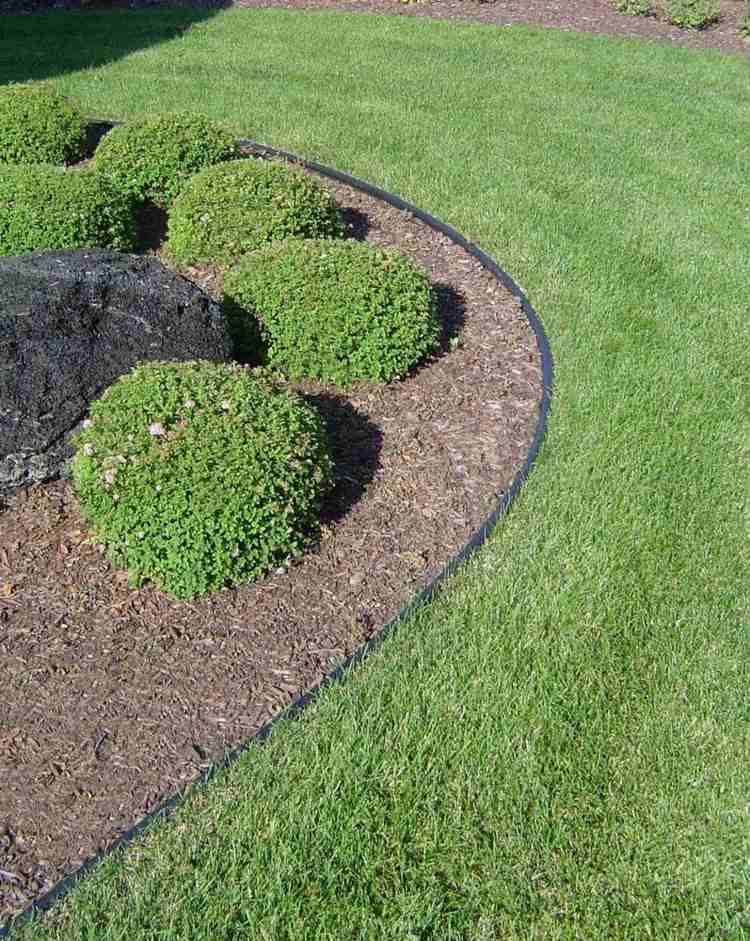 trávnik-lemovanie-záhrada-buxus-sférické-plastové-kosenie trávnika