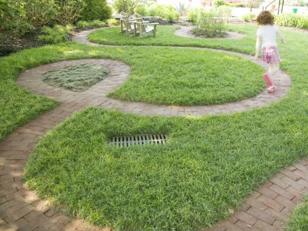 Tipy na položenie detského záhradného trávnika