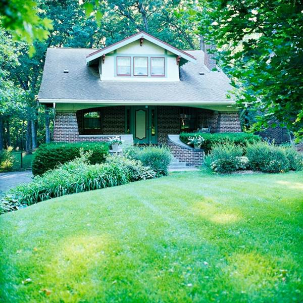 Tipy na starostlivosť o záhradný trávnik pre rodinný dom