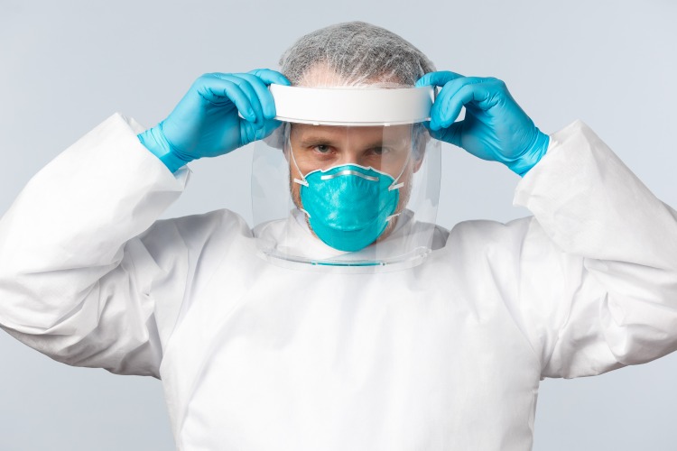 covid 19 ochranný odev proti koronavírusu zdravotnícky personál sprievodca núdzovou pripravenosťou