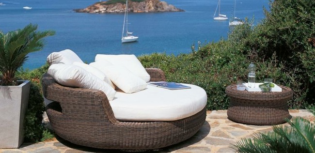 sedací nábytok s okrúhlou posteľou záhradná terasa terakota Lounge nábytok záhradná terasa terakotová dlažba