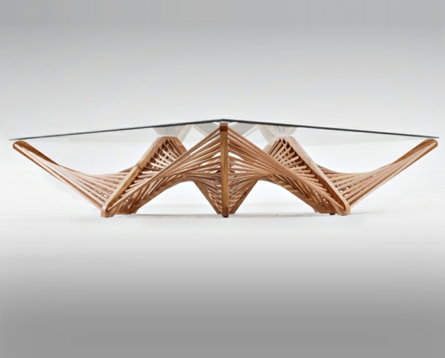 Konferenčný stolík z dreveného skla s originálnym dizajnom