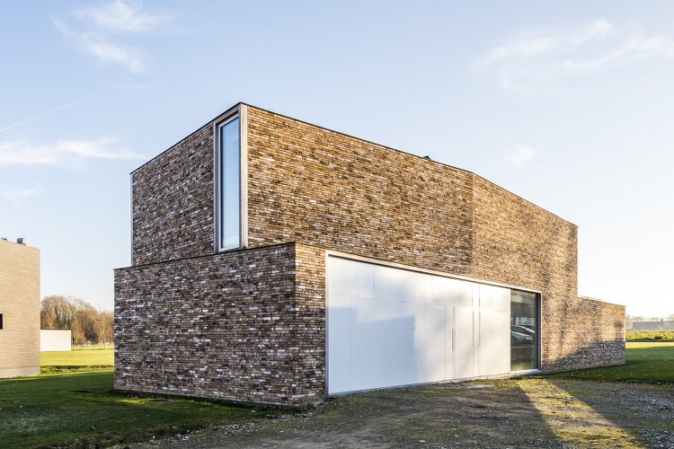 Fasádne posuvné dvere zo slínku z prírodného kameňa, biela ochranná clona