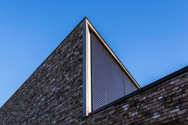 Fasádne okenné žalúzie z prírodného kameňa vonku