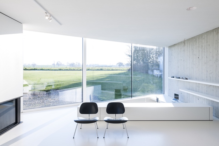 Obývacia časť vstavaná krbová tabuľa panoramatické okno